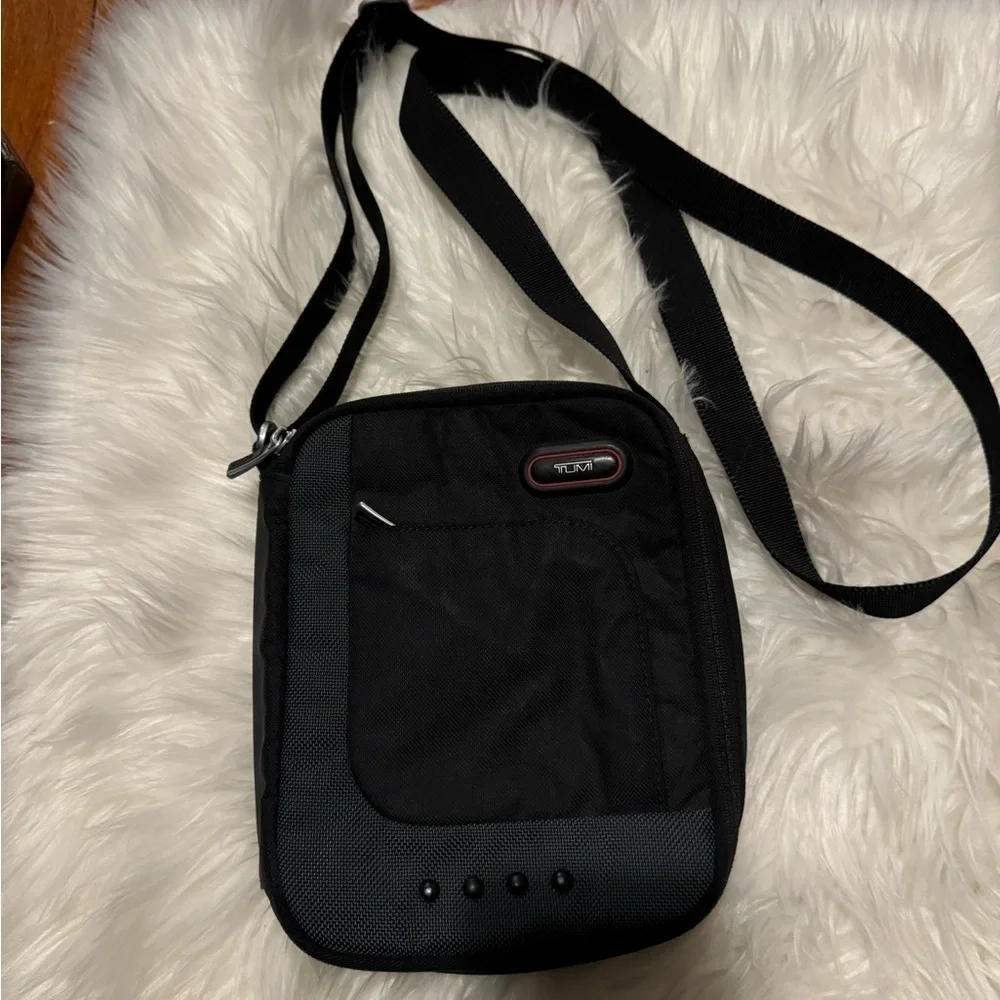 TUMI -T-TECH small crossbody strap bag unisex